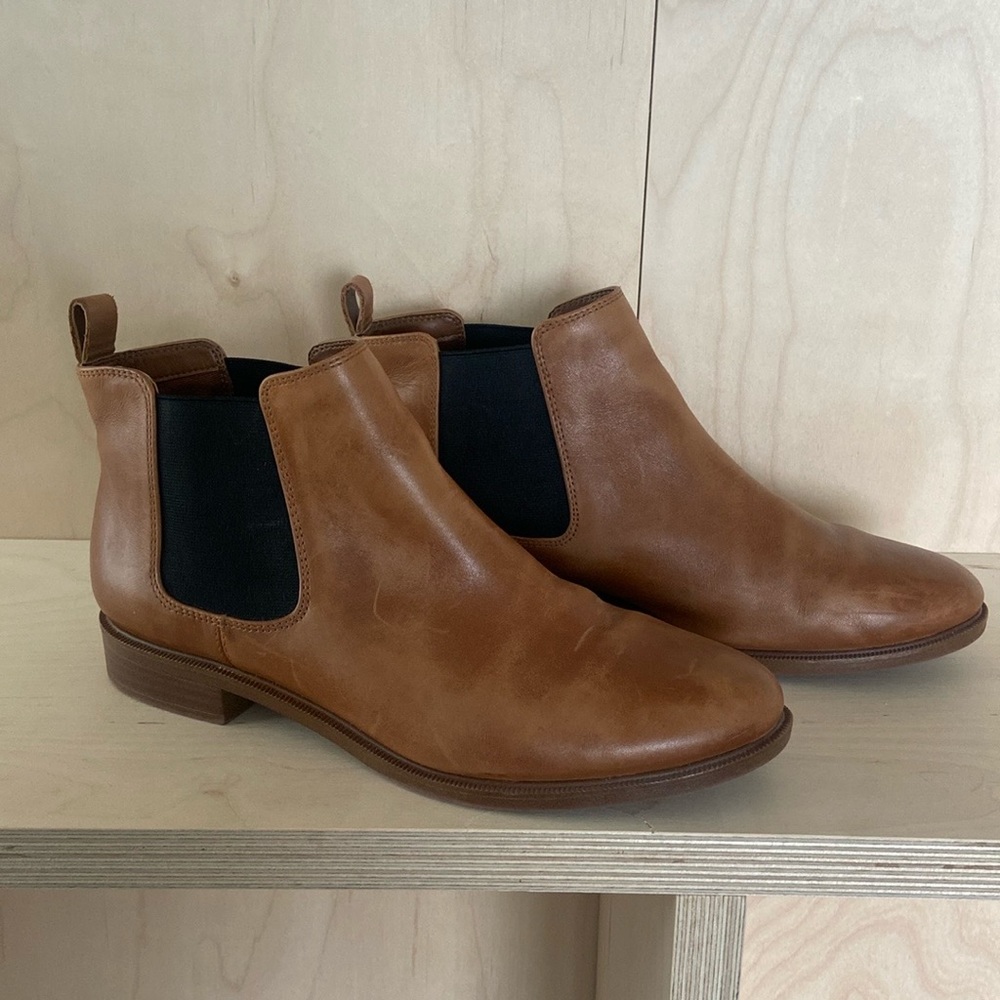 Clarks cognac Chelsea boots - size 8